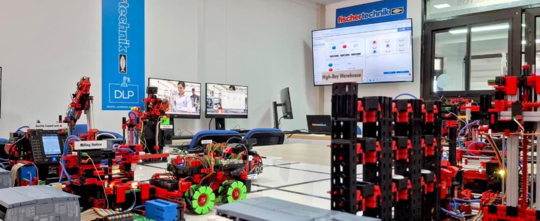 Inauguración del Centro de Innovación en Producción Ágil con tecnología fischertechnik en Colombia